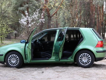 Авто Volkswagen Golf 1999 № 8729319