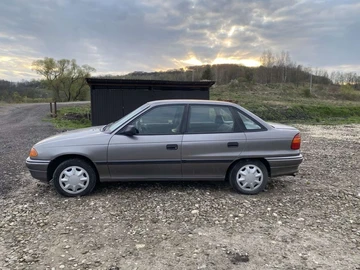 Авто Opel Astra 1993 № 8731686