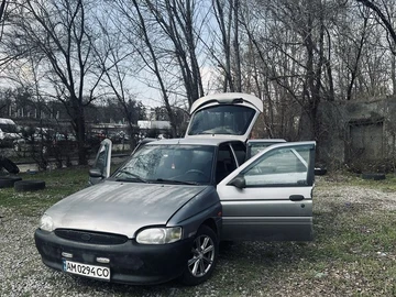 Авто Ford Escort 1998 № 8733288