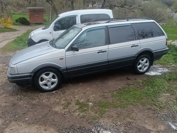 Авто Volkswagen Passat Variant 1992 № 8735192