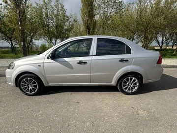 Авто Chevrolet Aveo 2008 № 8735204