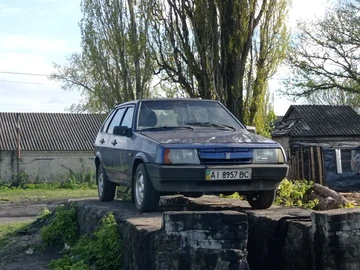 Авто ВАЗ 2109 1989 № 8735529