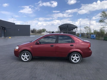Авто Chevrolet Aveo 2005 № 8737381