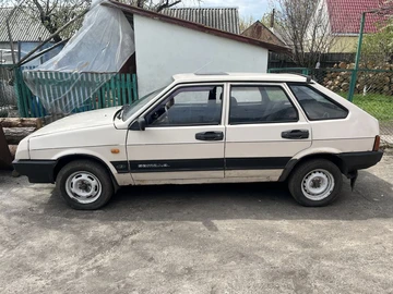 Авто ВАЗ 2109 1992 № 8738830