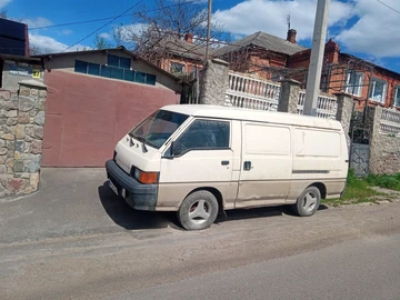 Авто Mitsubishi Delica 2000 № 8740901
