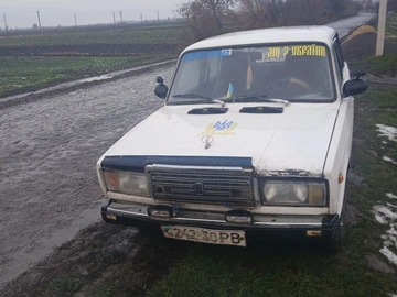 Авто ВАЗ 2107 1998 № 8743040