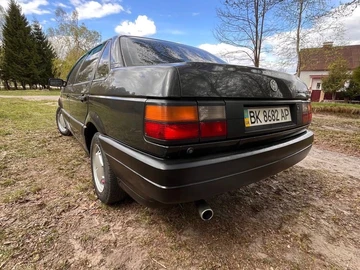 Авто Volkswagen Passat Sedan 1989 № 8743930