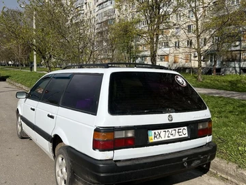 Авто Volkswagen Passat Variant 1990 № 8744708