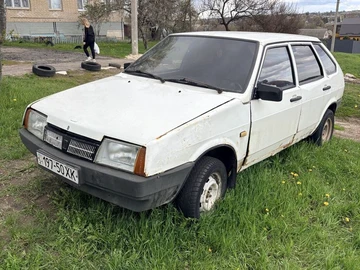 Авто ВАЗ 2109 1993 № 8745856