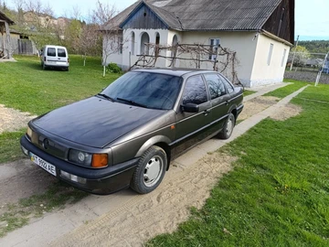 Авто Volkswagen Passat Sedan 1992 № 8747732