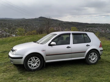 Авто Volkswagen Golf 2001 № 8747937