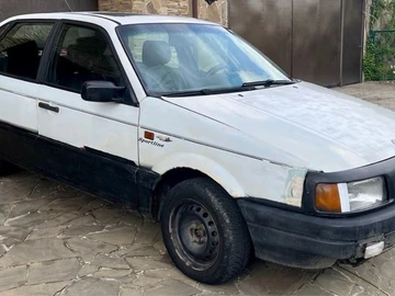 Авто Volkswagen Passat Sedan 1988 № 8747978