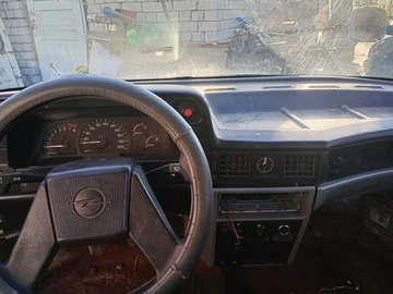 Авто Opel Kadett 1988 № 8748377