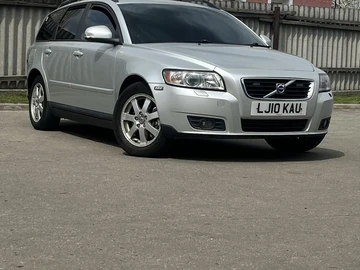 Авто Volvo V50 2010 № 8750178