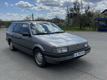 Авто Volkswagen Passat Variant 1993 № 8750510