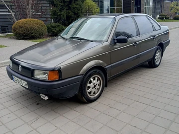 Авто Volkswagen Passat Sedan 1990 № 8751144