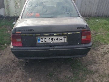 Авто Opel Vectra 1987 № 8751581