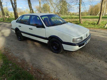 Авто Volkswagen Passat Sedan 1990 № 8752228