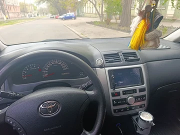 Авто Toyota Avensis Verso 2004 № 8753449