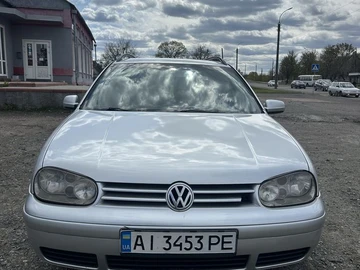 Авто Volkswagen Golf 2000 № 8754429