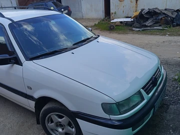 Авто Volkswagen Passat Hatchback 1993 № 8754573
