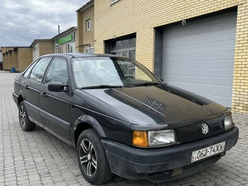 Авто Volkswagen Passat Sedan 1991 № 8756094