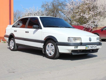 Авто Volkswagen Passat Sedan 1989 № 8756146