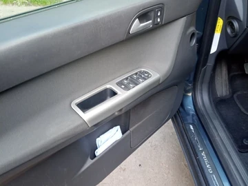 Авто Volvo V50 2004 № 8757211