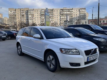 Авто Volvo V50 2010 № 8757936