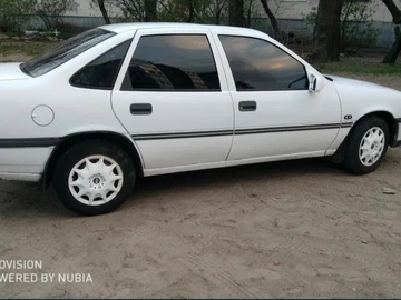 Авто Opel Vectra 1990 № 8758576