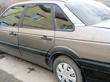 Авто Volkswagen Passat Sedan 1992 № 8758739
