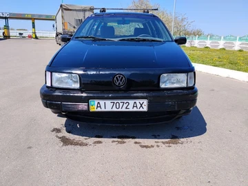 Авто Volkswagen Passat Sedan 1992 № 8760118