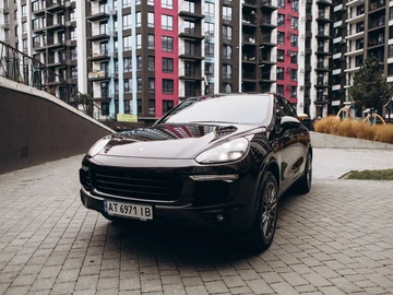 Авто Porsche Cayenne 2016 № 8760360