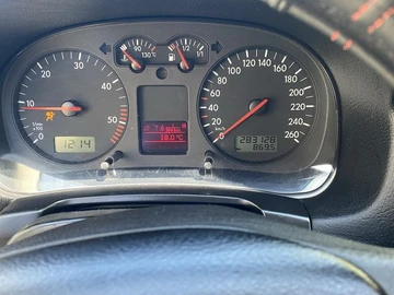 Авто Volkswagen Golf 2004 № 8760378