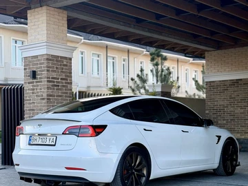 Авто Tesla Model 3 2019 № 8760844