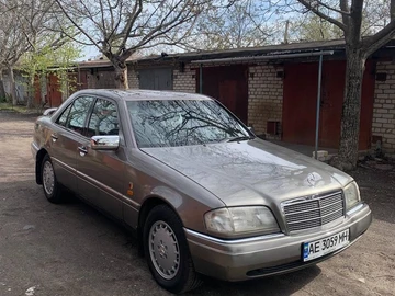 Авто Mercedes 220 1993 № 8762561