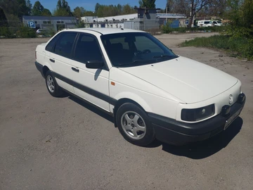 Авто Volkswagen Passat Sedan 1993 № 8763016