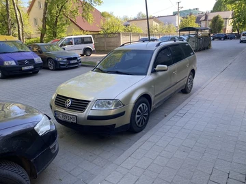 Авто Volkswagen Passat Variant 2002 № 8763123