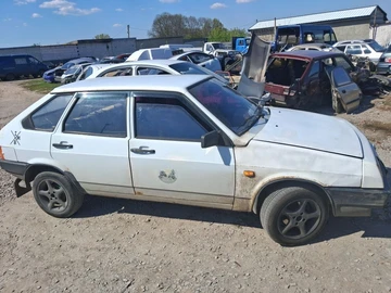 Авто ВАЗ 2109 1998 № 8764084