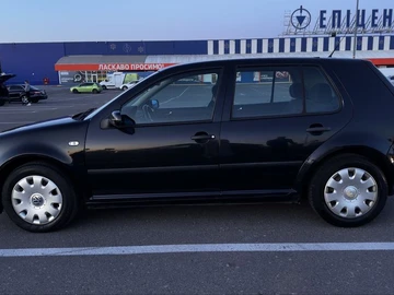 Авто Volkswagen Golf 2001 № 8764812