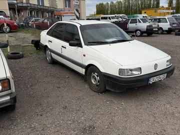 Авто Volkswagen Passat Sedan 1989 № 8765892