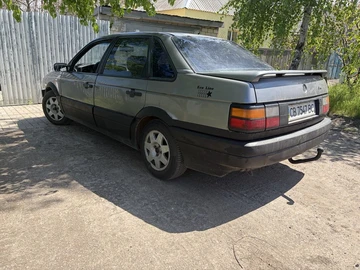 Авто Volkswagen Passat Sedan 1994 № 8766001