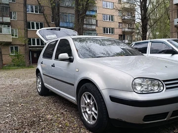 Авто Volkswagen Golf 1999 № 8767643