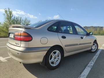Авто Renault Laguna 1998 № 8769999