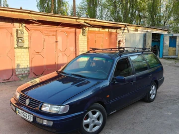 Авто Volkswagen Passat Variant 1994 № 8773736