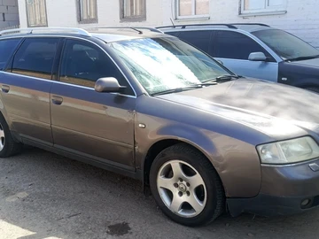 Авто Audi Quattro 2000 № 8774506