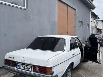 Авто Mercedes 240 1985 № 8776986