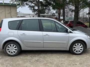 Авто Renault 4 2007 № 8777527