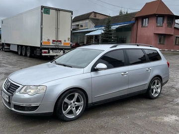 Авто Volkswagen Passat Variant 2005 № 8777901