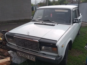 Авто ВАЗ 2107 1992 № 8779150